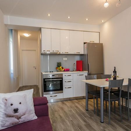 Lovely Apartments Каштела Екстер'єр фото