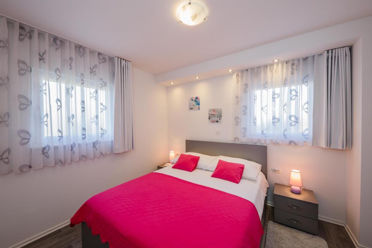 Lovely Apartments Каштела Екстер'єр фото