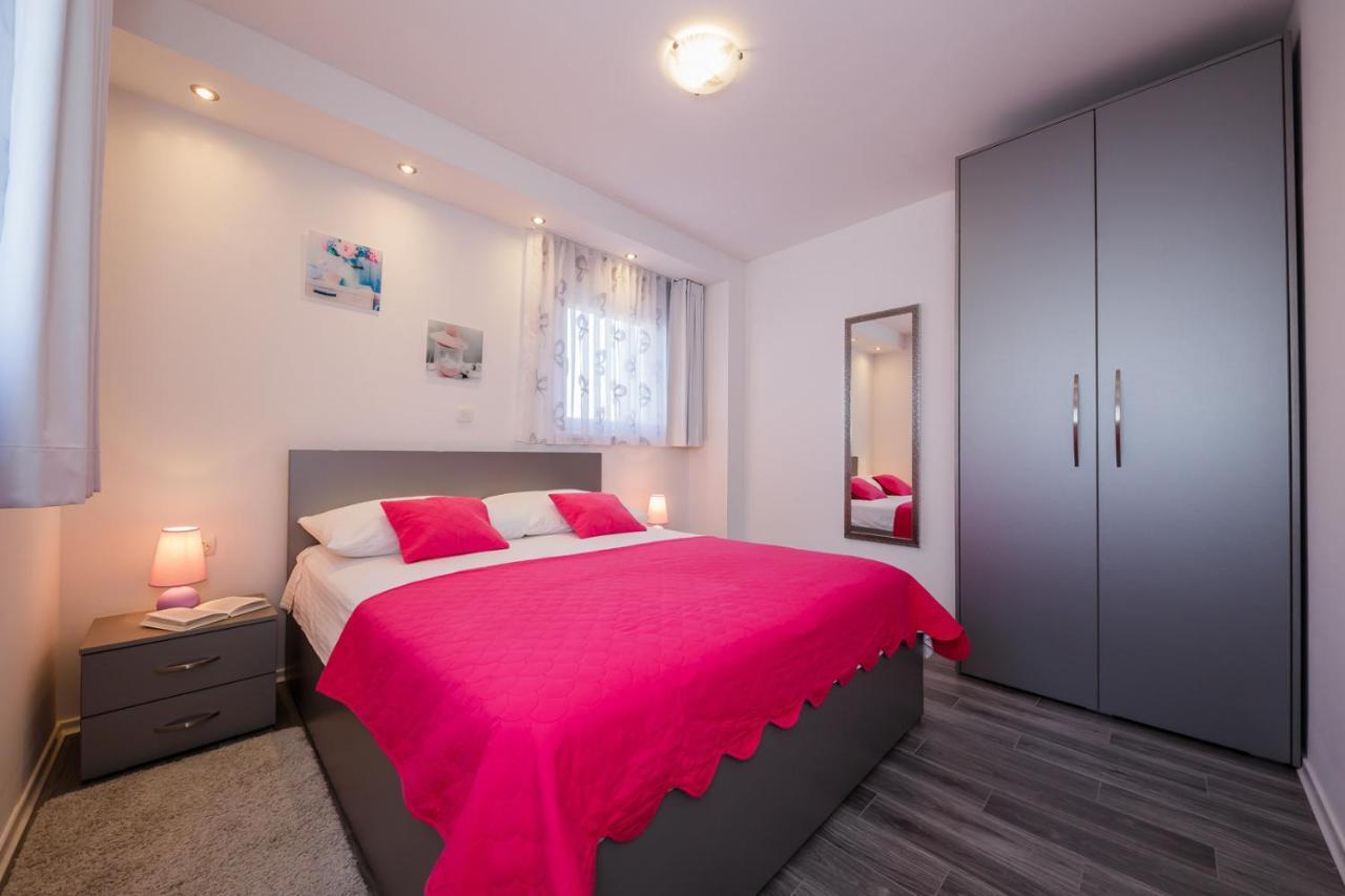 Lovely Apartments Каштела Екстер'єр фото